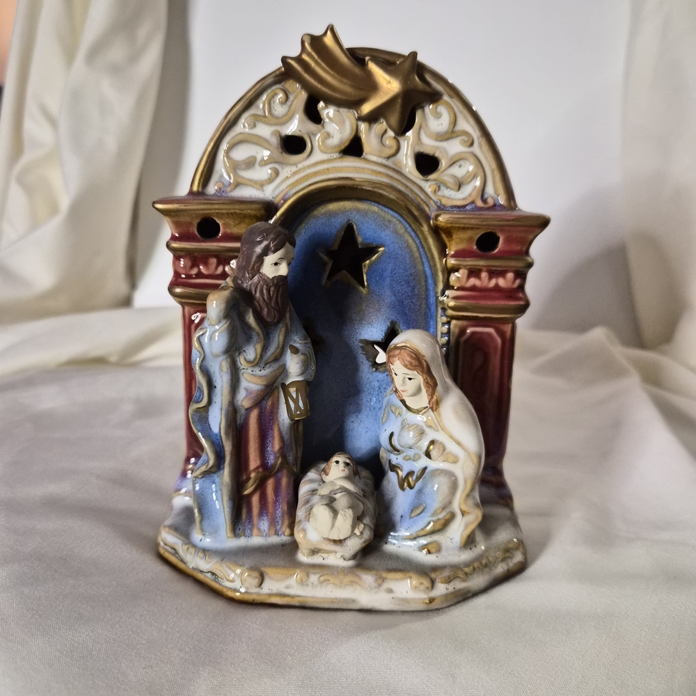 Vintage Ceramic Nativity Scene with Gold Accents RARE No Call-outs - Picture 2 of 10